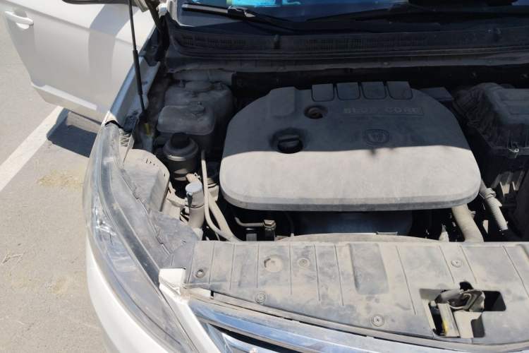 Used CHANGAN Eado 2015 1.6L Manual Luxury Model China IV Standard Engine Bay Right