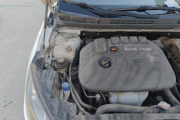 Used CHANGAN Eado 2015 1.6L Manual Junku Model China V Standard Engine Bay Right