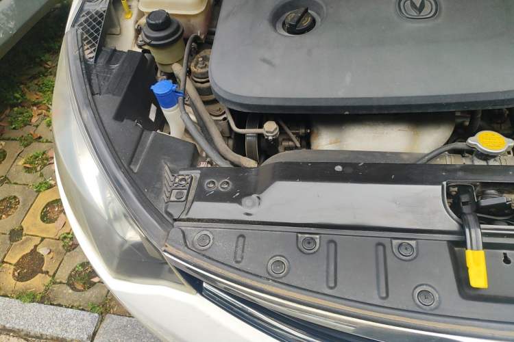 Used CHANGAN Eado 2015 1.6L Manual Junku Model China IV Standard Engine Bay Right