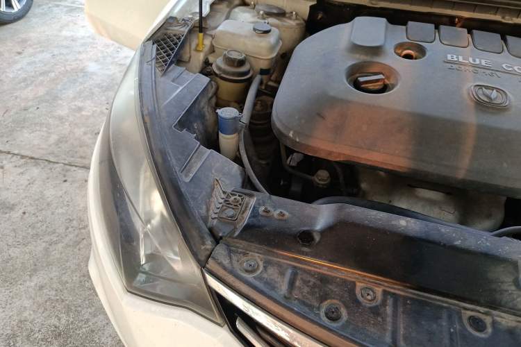 Used CHANGAN Eado 2015 1.6L Manual Junku Model China V Standard Engine Bay Right