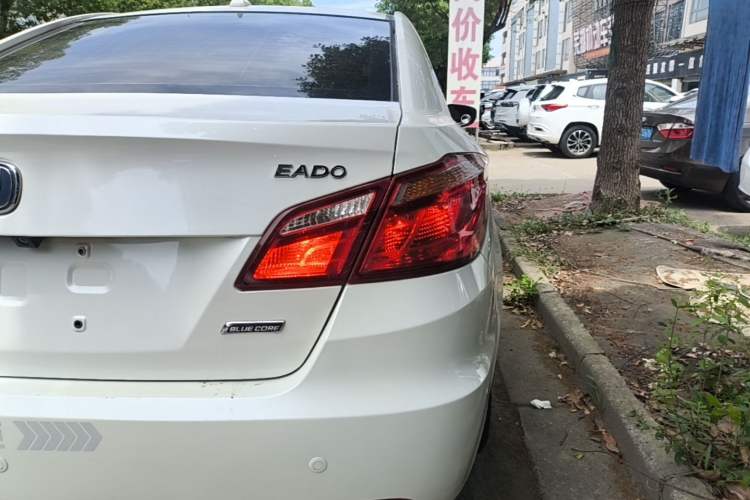 Used CHANGAN Eado 2015 1.6L Manual Luxury Model China V Standard Exterior 3