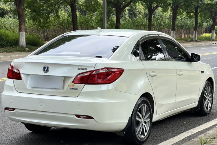 Used CHANGAN Eado 2015 1.6L Manual Luxury Model China V Standard Exterior 4