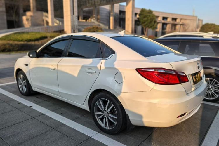 Used CHANGAN Eado 2015 1.6L Manual Luxury Model China V Standard Exterior 5