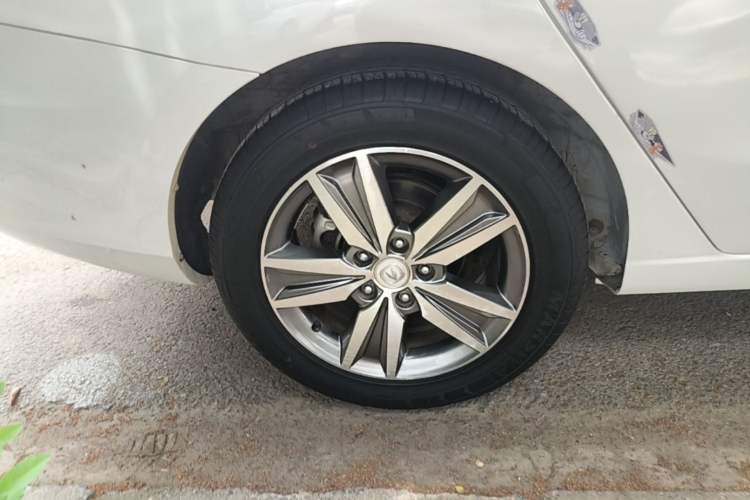 Used CHANGAN Eado 2015 1.6L Manual Luxury Model China V Standard Exterior 5