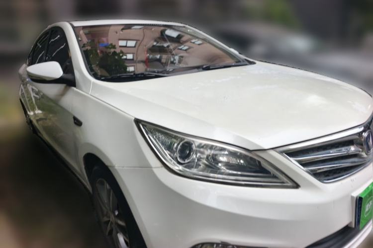 Used CHANGAN Eado 2015 1.6L Manual Luxury Model China IV Standard Front Right 45 Deg
