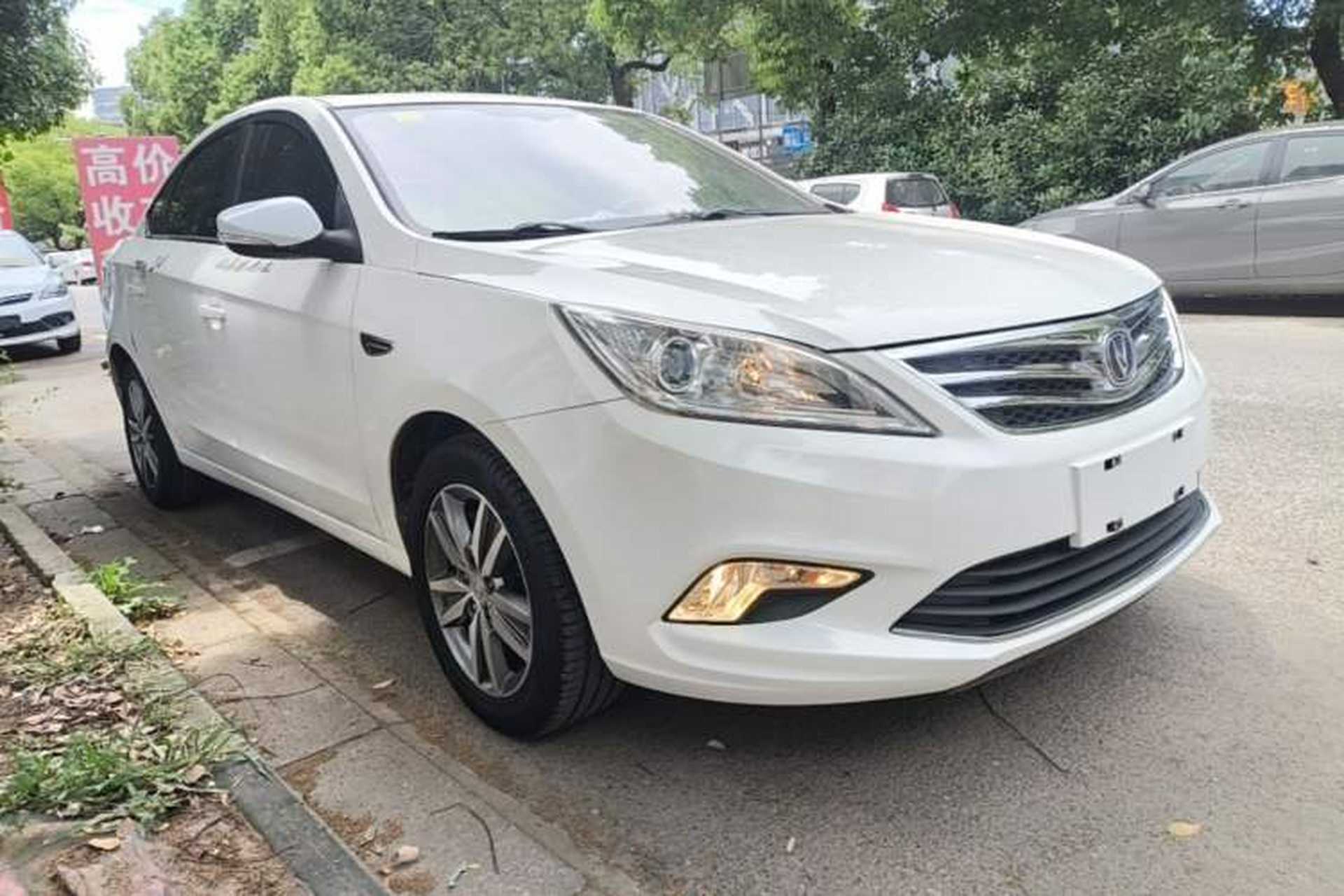 Used CHANGAN Eado 2015 1.6L Manual Luxury Model China V Standard Front Right 45 Deg