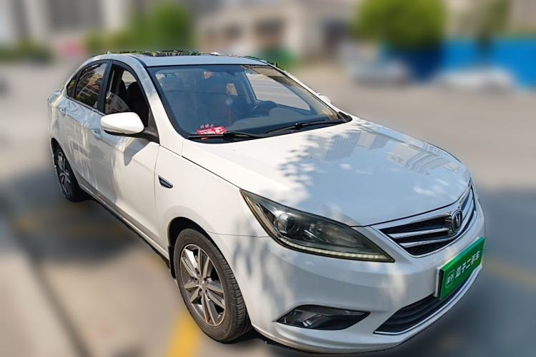 Used CHANGAN Eado 2015 1.6L Manual Luxury Model China IV Standard Front Right 45 Deg