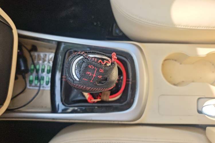 Used CHANGAN Eado 2015 1.6L Manual Luxury Model China V Standard Gear Lever