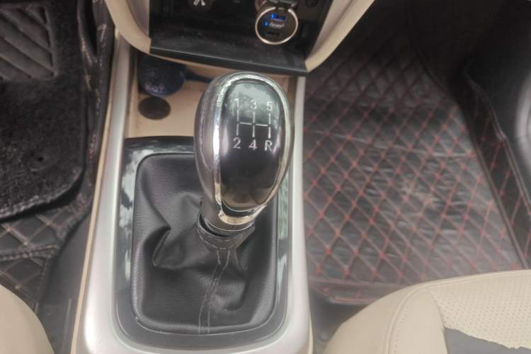 Used CHANGAN Eado 2015 1.6L Manual Luxury Model China IV Standard Gear Lever
