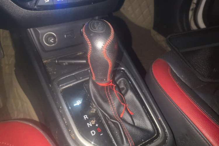 Used CHANGAN Eado 2015 1.6L Automatic Junku Model China IV Standard Gear Lever