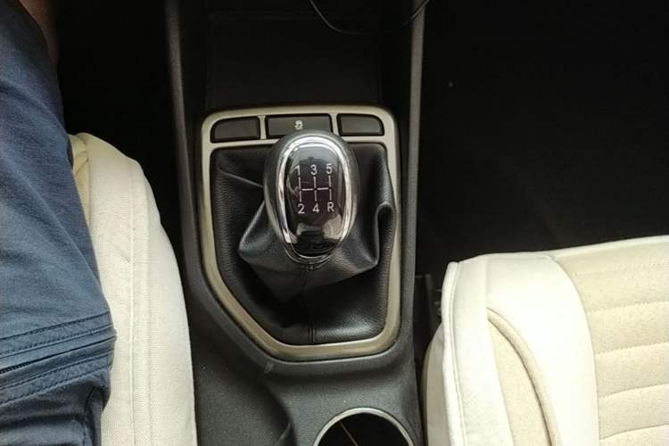 Used CHANGAN Eado 2015 1.6L Manual Luxury Model China V Standard Gear Lever