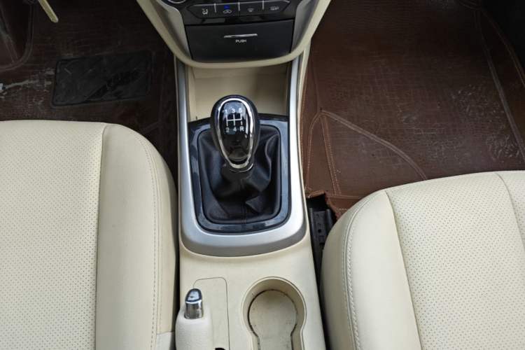 Used CHANGAN Eado 2015 1.6L Manual Luxury Model China V Standard Gear Lever