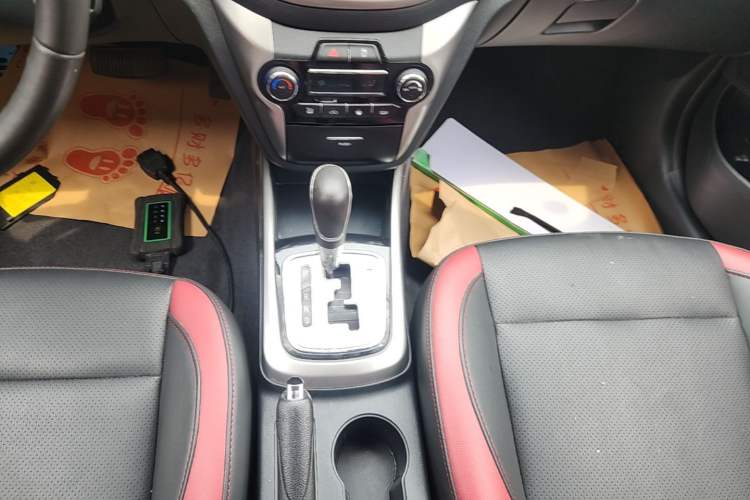 Used CHANGAN Eado 2015 1.6L Automatic ZhiKu Model China IV Standard Gear Lever