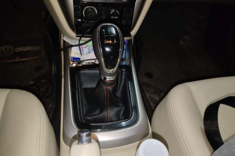 Used CHANGAN Eado 2015 1.6L Manual Luxury Model China V Standard Gear Lever