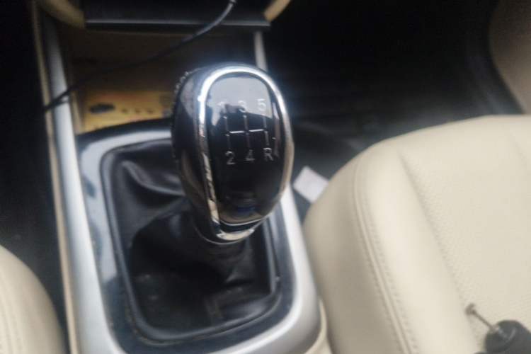 Used CHANGAN Eado 2015 1.6L Manual Luxury Model China V Standard Gear Lever