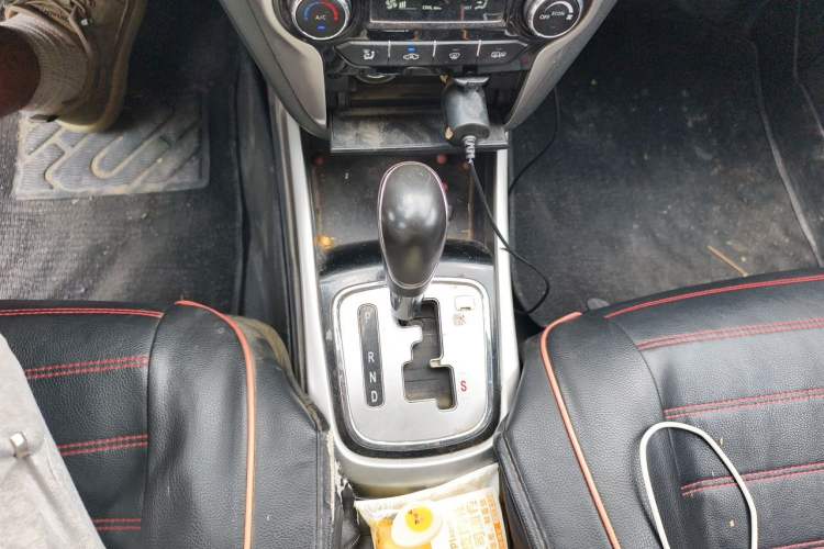 Used CHANGAN Eado 2015 1.6L Automatic Junku Model China V Standard Gear Lever