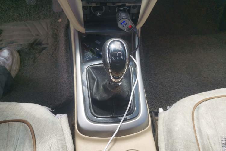 Used CHANGAN Eado 2015 1.6L Manual Luxury Model China IV Standard Gear Lever