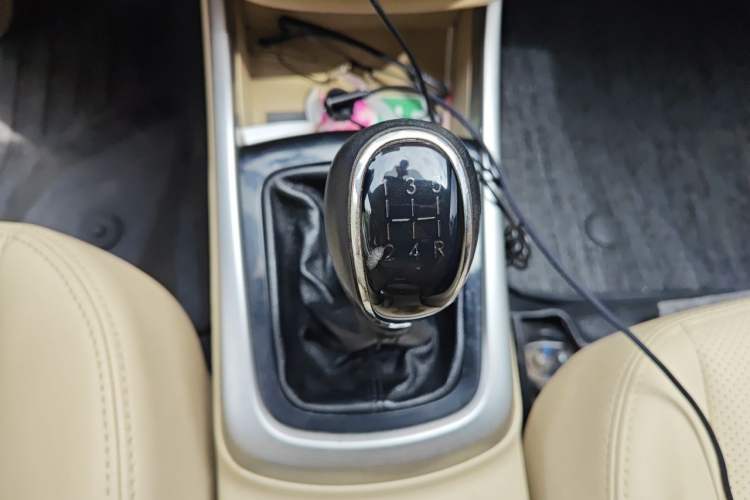 Used CHANGAN Eado 2015 1.6L Manual Luxury Model China IV Standard Gear Lever