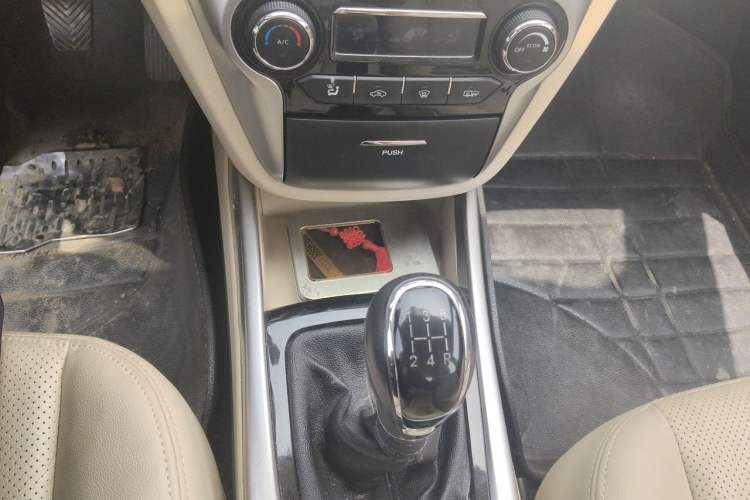 Used CHANGAN Eado 2015 1.6L Manual Luxury Model China IV Standard Gear Lever
