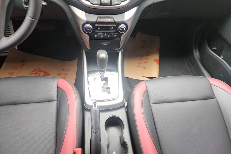 Used CHANGAN Eado 2015 1.6L Automatic Junku Model China IV Standard Gear Lever