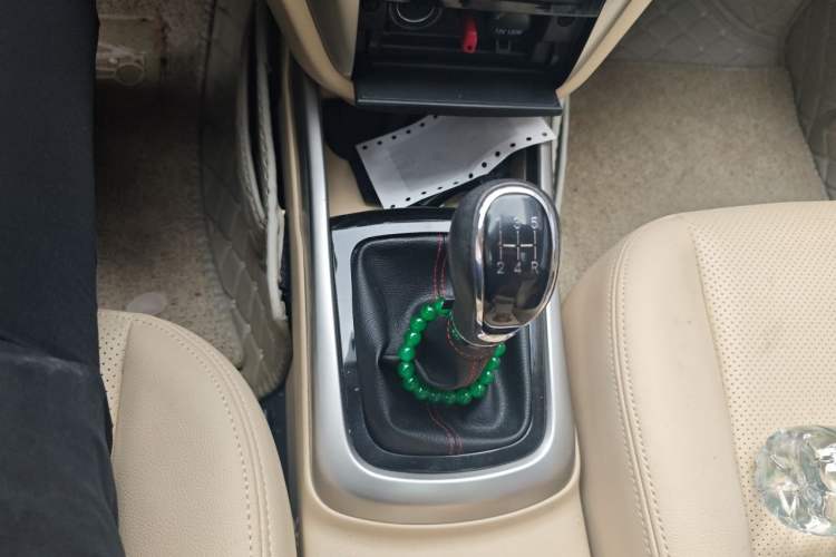 Used CHANGAN Eado 2015 1.6L Manual Luxury Model China V Standard Gear Lever