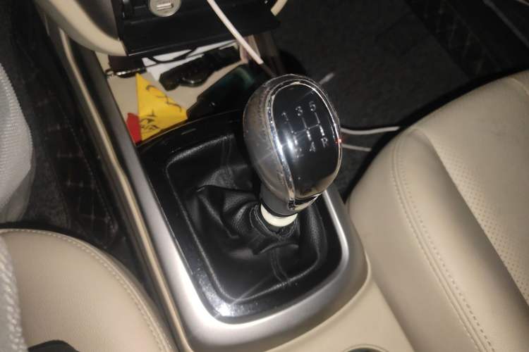 Used CHANGAN Eado 2015 1.6L Manual Luxury Model China IV Standard Gear Lever