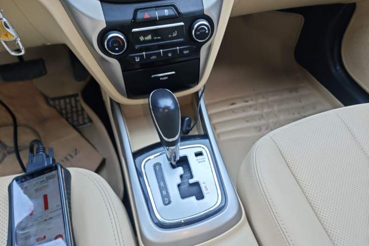 Used CHANGAN Eado 2015 1.6L Automatic Luxury Model Gear Lever
