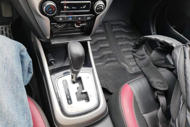 Used CHANGAN Eado 2015 1.6L Automatic Junku Model China IV Standard Gear Lever