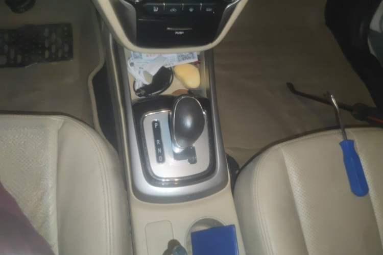 Used CHANGAN Eado 2015 1.6L Automatic Luxury Model Gear Lever