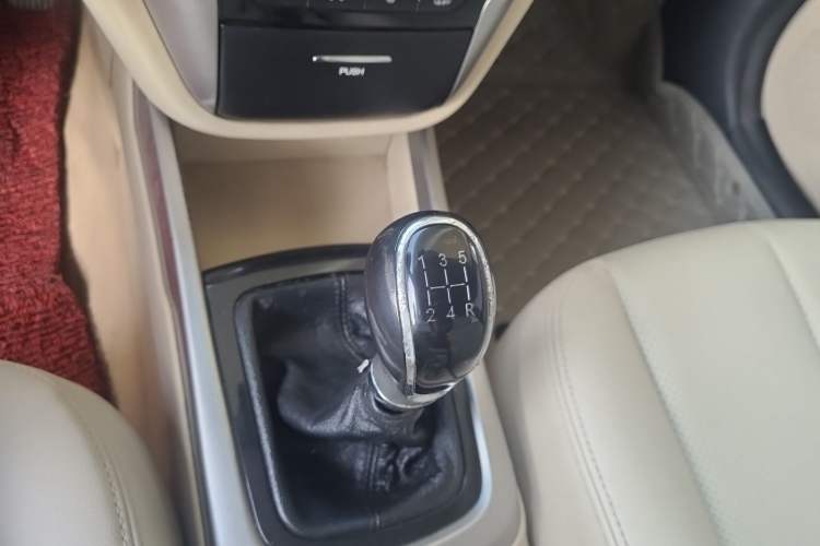 Used CHANGAN Eado 2015 1.6L Manual Luxury Model China V Standard Gear Lever