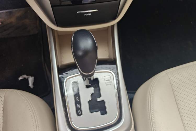 Used CHANGAN Eado 2015 1.6L Automatic Luxury Model Gear Lever