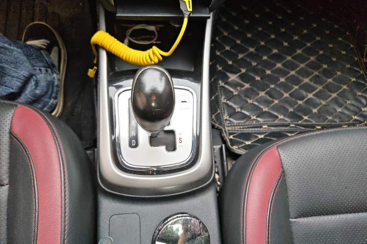 Used CHANGAN Eado 2015 1.6L Automatic Junku Model China IV Standard Gear Lever