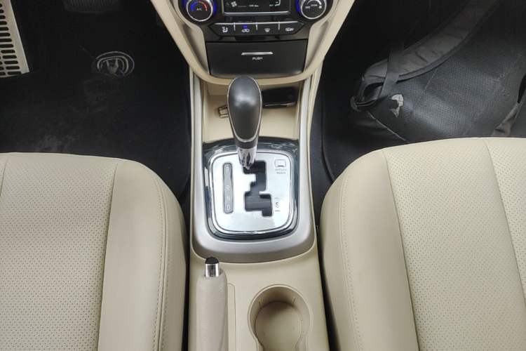 Used CHANGAN Eado 2015 1.6L Automatic Luxury Model Gear Lever
