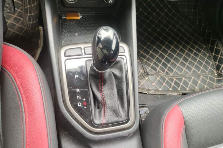 Used CHANGAN Eado 2015 1.6L Automatic Junku Model China IV Standard Gear Lever