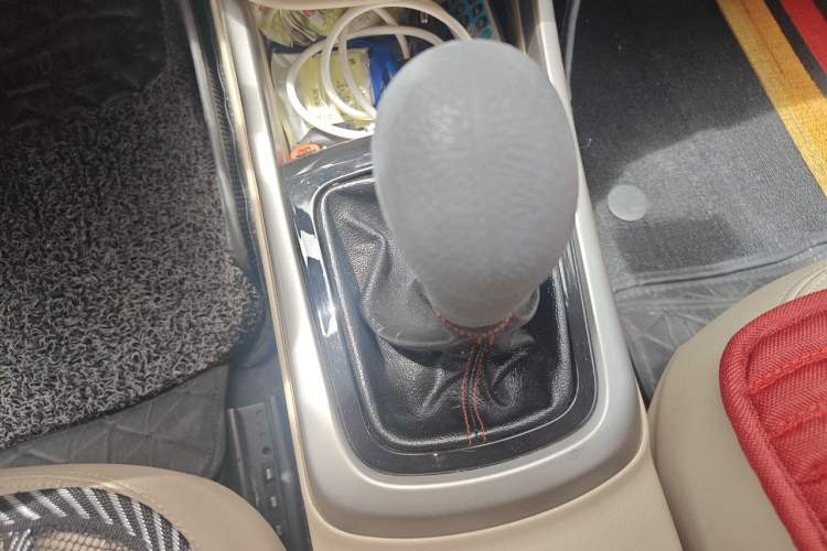 Used CHANGAN Eado 2015 1.6L Manual Luxury Model China V Standard Gear Lever