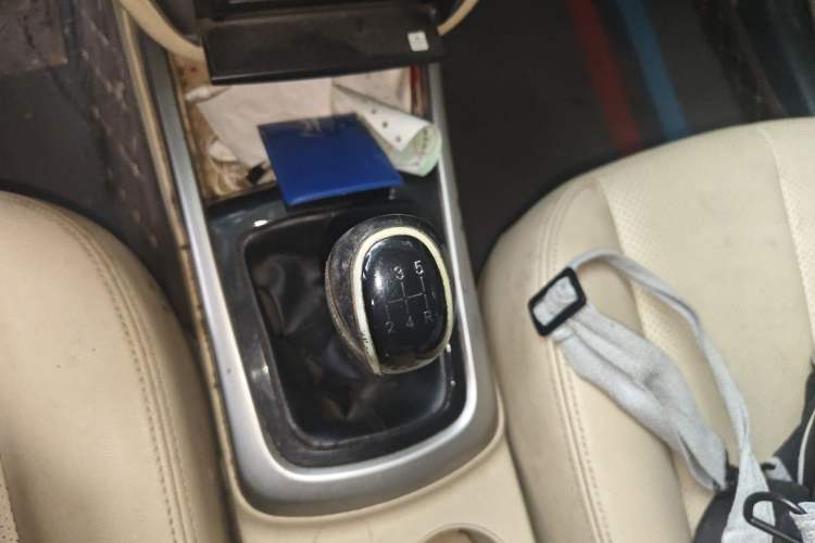 Used CHANGAN Eado 2015 1.6L Manual Luxury Model China IV Standard Gear Lever