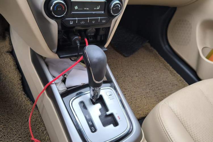 Used CHANGAN Eado 2015 1.6L Automatic Luxury Model Gear Lever