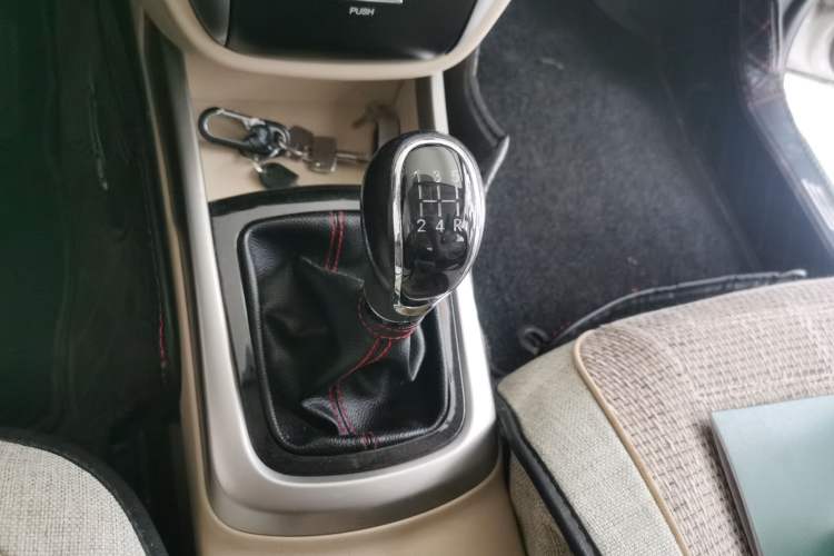 Used CHANGAN Eado 2015 1.6L Manual Luxury Model China V Standard Gear Lever