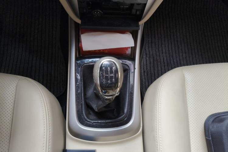 Used CHANGAN Eado 2015 1.6L Manual Luxury Model China V Standard Gear Lever