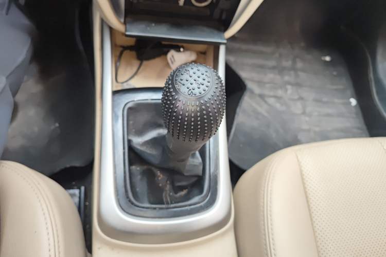 Used CHANGAN Eado 2015 1.6L Manual Luxury Model China IV Standard Gear Lever