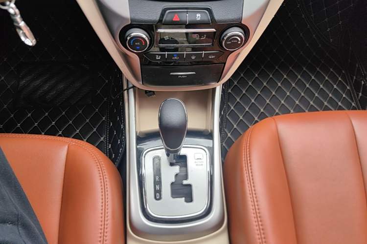 Used CHANGAN Eado 2015 1.6L Automatic Luxury Model Gear Lever