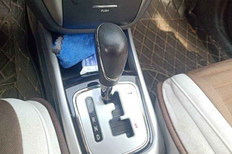 Used CHANGAN Eado 2015 1.6L Automatic Junku Model China V Standard Gear Lever