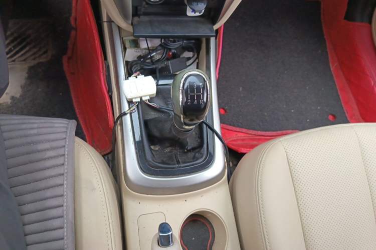 Used CHANGAN Eado 2015 1.6L Manual Luxury Model China V Standard Gear Lever