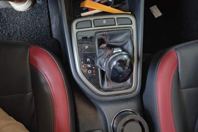 Used CHANGAN Eado 2015 1.6L Automatic Junku Model China V Standard Gear Lever