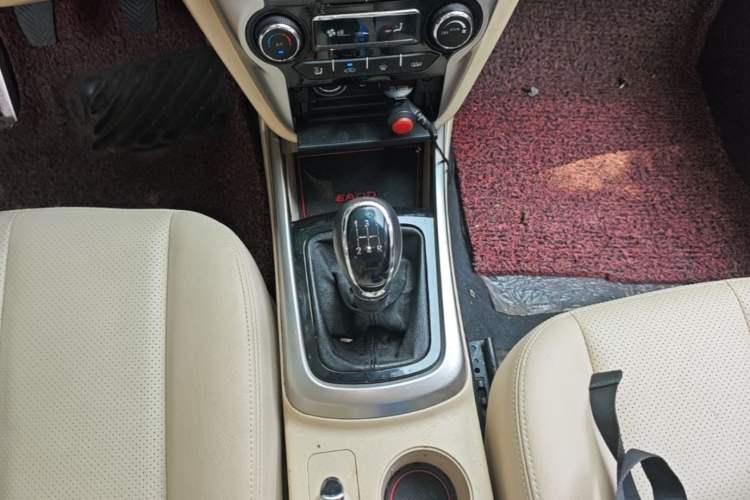 Used CHANGAN Eado 2015 1.6L Manual Luxury Model China V Standard Gear Lever