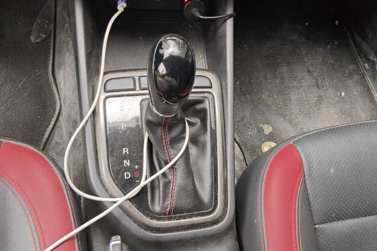 Used CHANGAN Eado 2015 1.6L Automatic Junku Model China V Standard Gear Lever