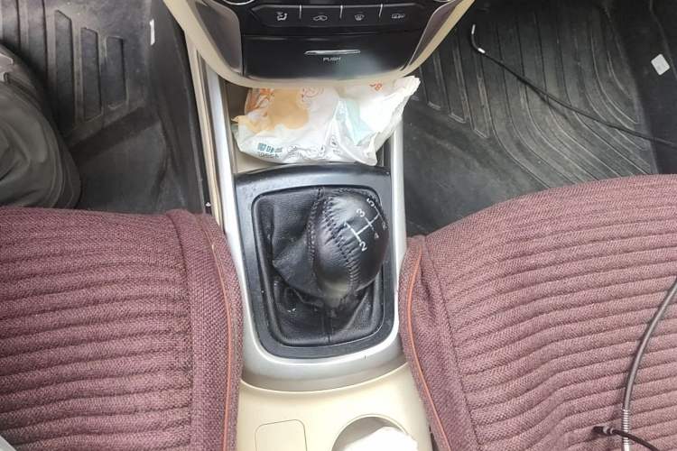 Used CHANGAN Eado 2015 1.6L Manual Luxury Model China IV Standard Gear Lever