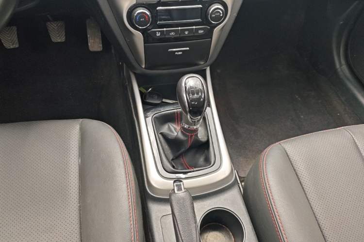 Used CHANGAN Eado 2015 1.6L Manual Luxury Model China V Standard Gear Lever