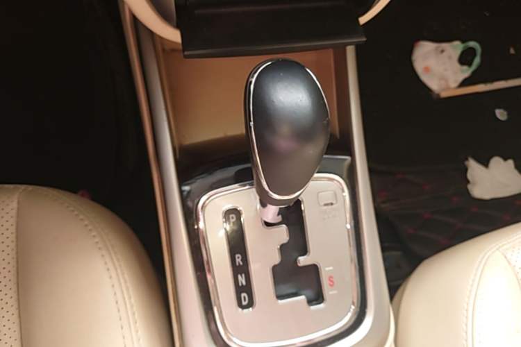 Used CHANGAN Eado 2015 1.6L Automatic Luxury Model Gear Lever