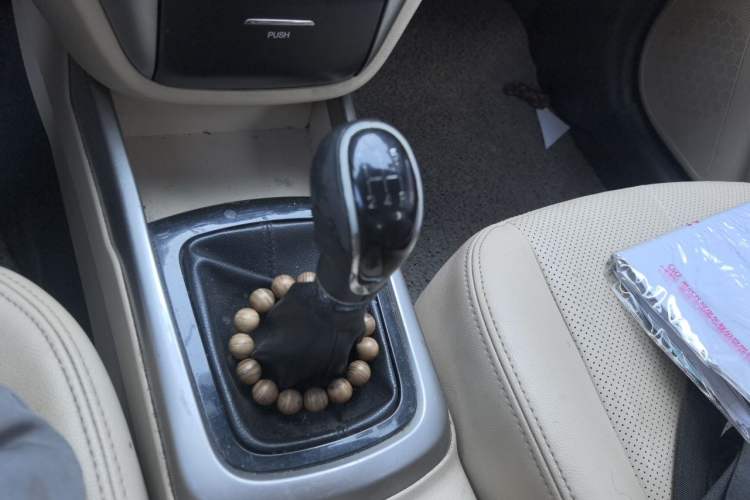 Used CHANGAN Eado 2015 1.6L Manual Luxury Model China IV Standard Gear Lever